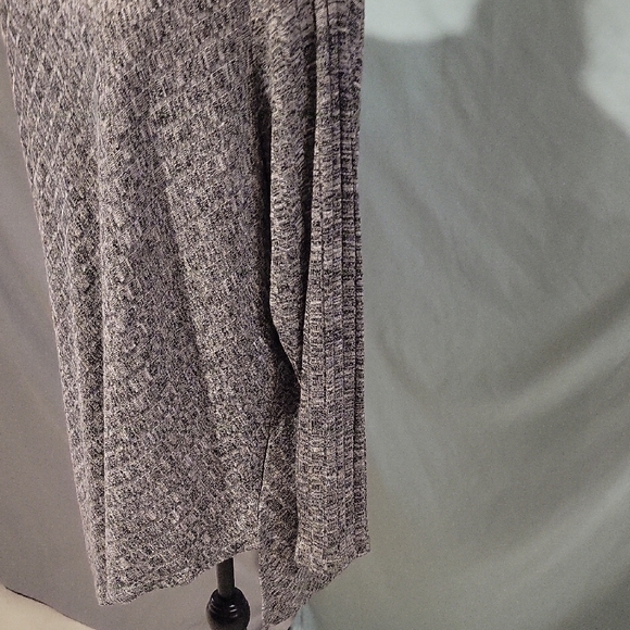 89th & Madison Gray Patterned Women's Top - Picture 4 of 5